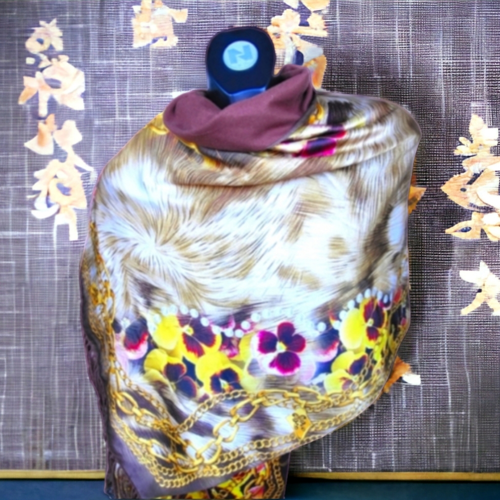 NWOT Women's Large Double Sided  Stole/Scarf w/Flowers & Chaines Design